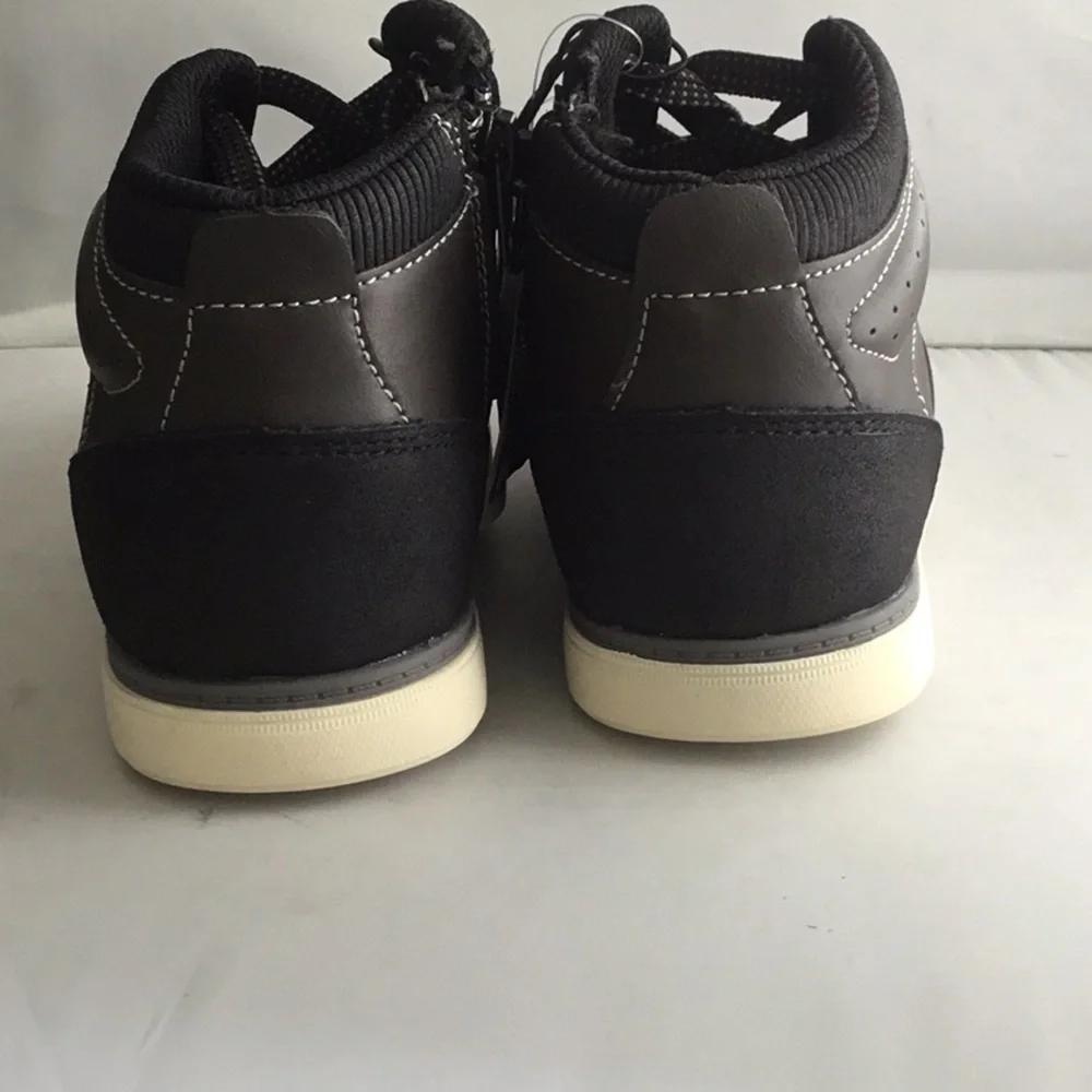KIDS SHOES.